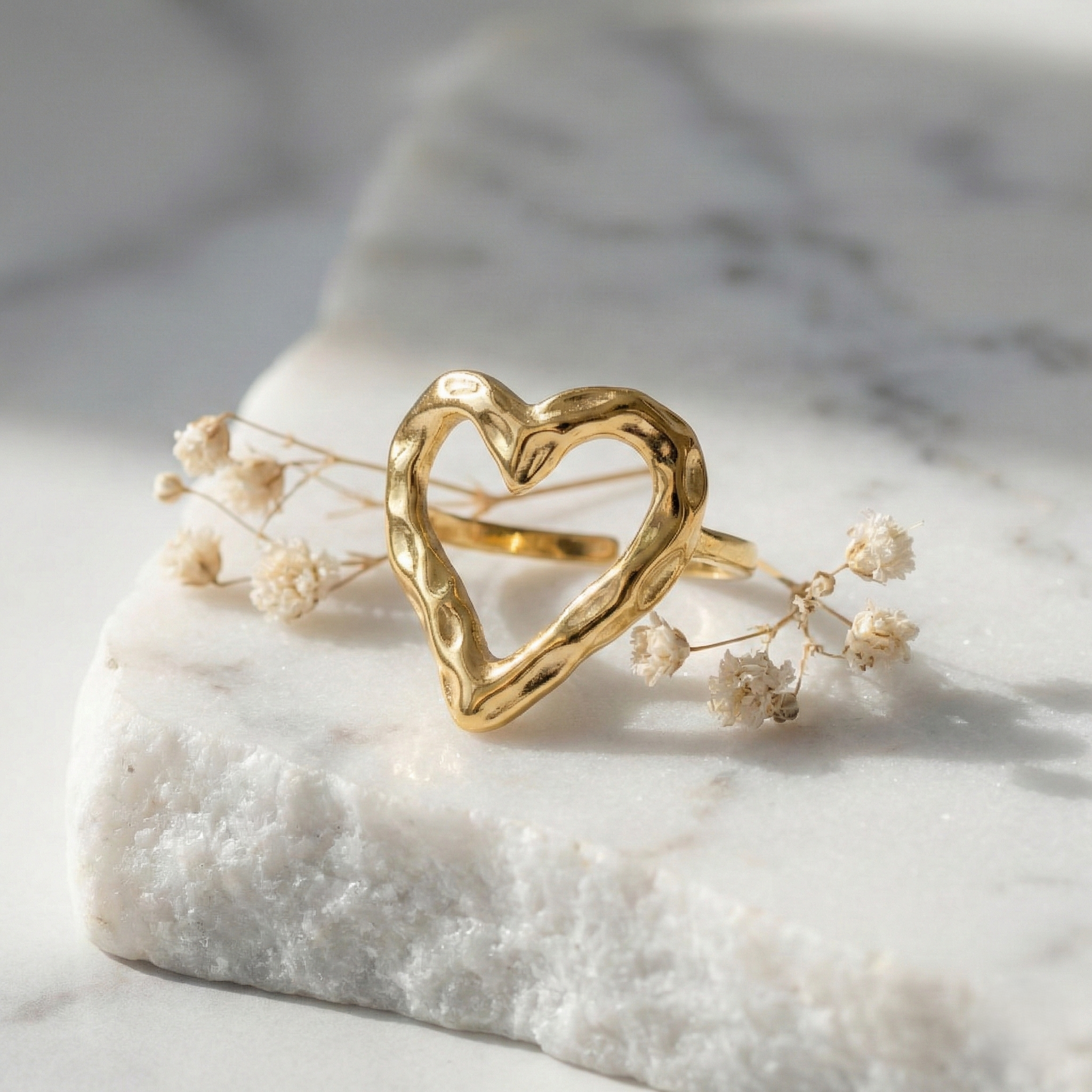 Golden Radiance Hollow Heart Ring