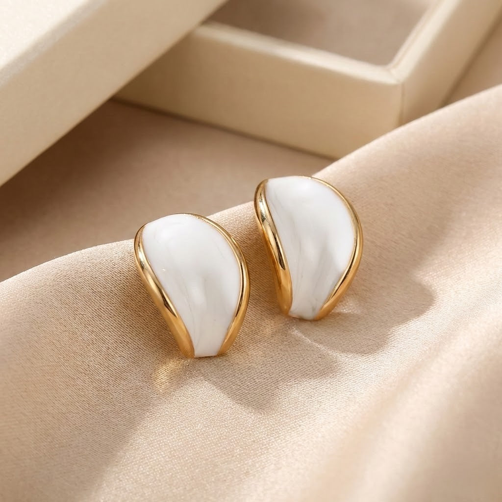 Elegant Ivory Curv Earrings