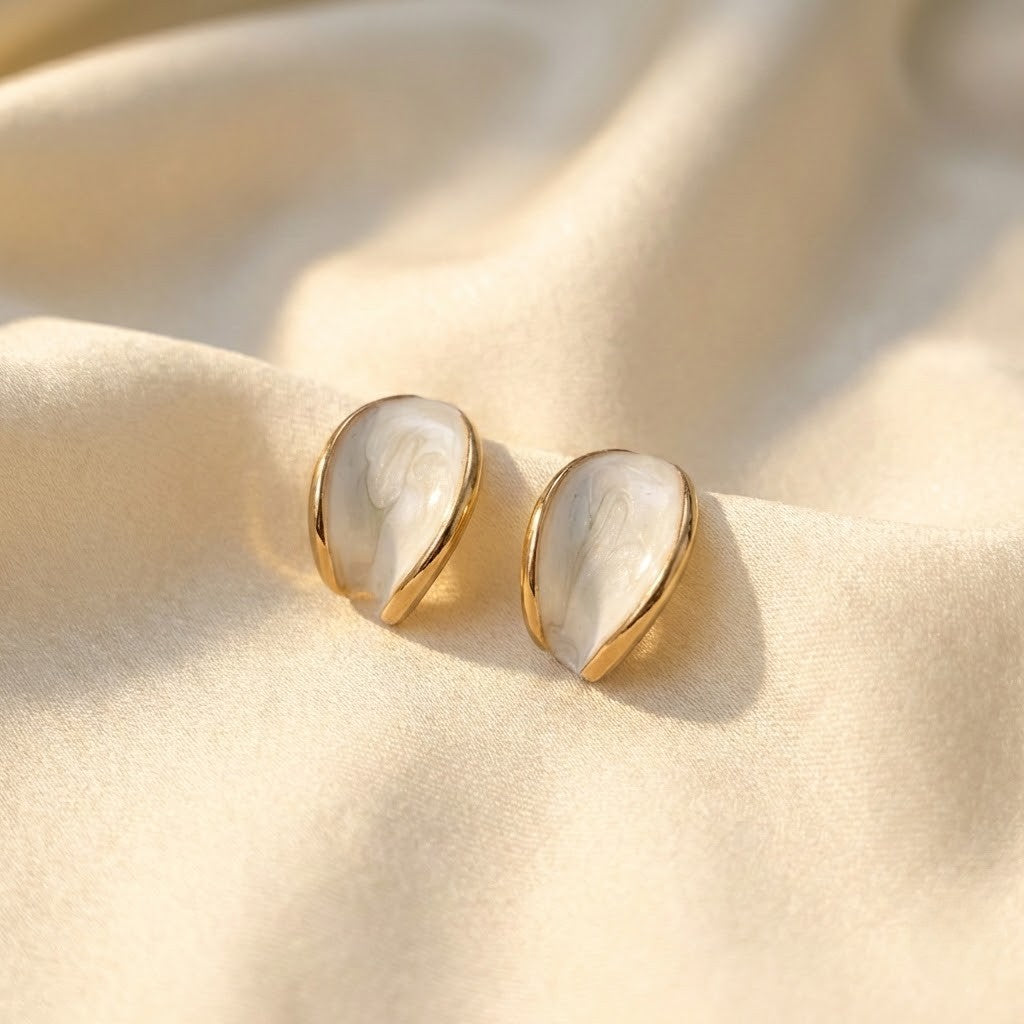 Elegant Ivory Curv Earrings